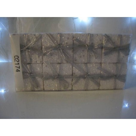 8 PAQUETS CADEAUX ENNEIGES